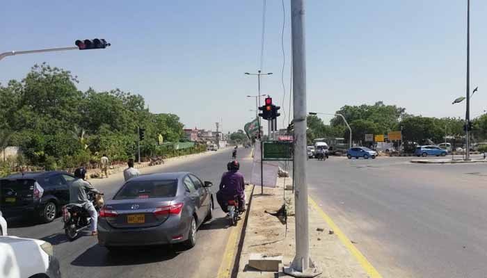 کراچی میں صرف 69 ٹریفک سگنل فعال ہونے کا انکشاف، ای چالان میں مشکلات