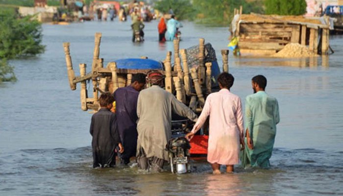پنجاب: دریاؤں کی سطح بلند، بند ٹوٹنے سے سیکڑوں بستیاں سیلابی پانی میں گھرگئیں