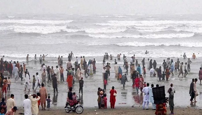 کراچی: ساحل سمندر پر نہاتے ہوئے 5 افراد ڈوب گئے، 2 کی لاشیں برآمد