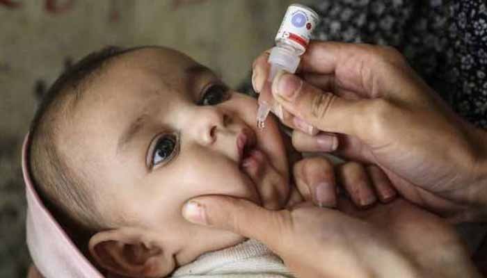 سندھ: بچوں کو پولیو ویکسین نہ پلانے والے والدین کی سمز اور شناختی کارڈبند کرنے پر غور
