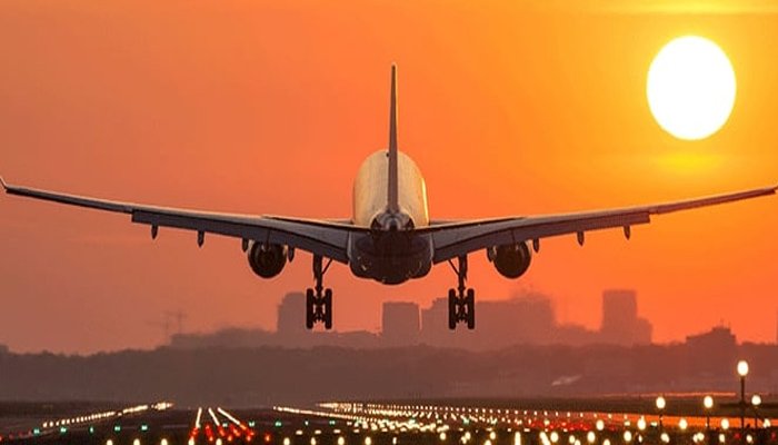 غیر ملکی طیارہ سیالکوٹ میں خراب، فنی خرابی دور کرنے کیلئے ملتان کی پرواز کا رخ موڑ دیاگیا