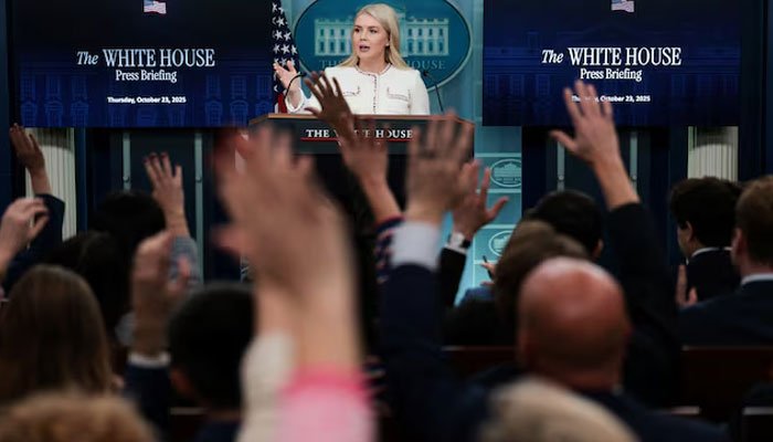 وائٹ ہاؤس میں صحافیوں کے داخلے پر نئی پابندیاں عائد