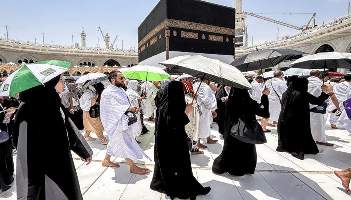 شدید بیمار افراد کے حج پر جانے پر پابندی عائد، کن بیماریوں میں مبتلا افراد نہیں جاسکیں گے؟