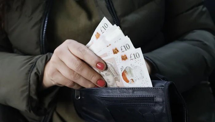 برطانوی حکومت کا کم از کم تنخواہ میں اضافے کا فیصلہ