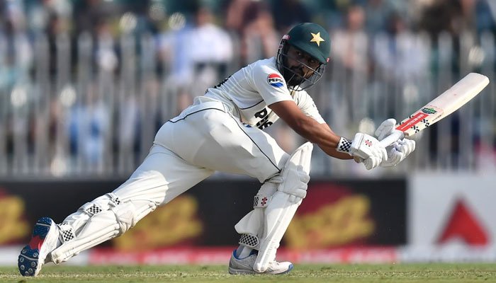 پنڈی ٹیسٹ کا دوسرا روز: پاکستانی ٹیم پہلی اننگز میں 333 رنز پر آؤٹ، مہاراج کی 7 وکٹیں