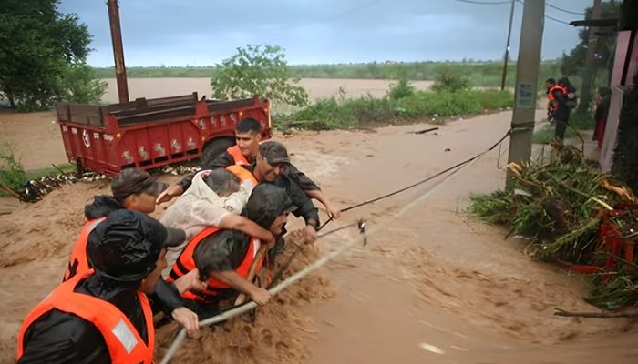 مقبوضہ کشمیر میں بارش نے تباہی مچا دی، لینڈ سلائیڈنگ سے 13 افراد ہلاک