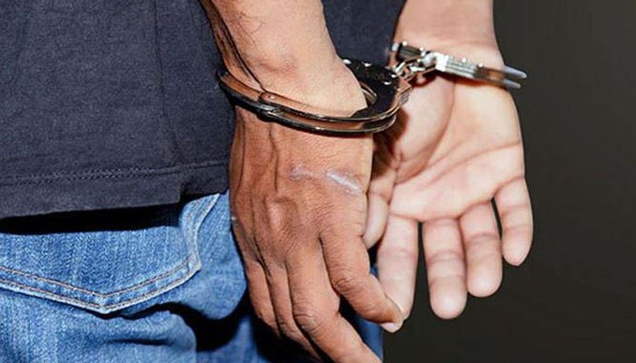 کراچی: بارش کے دوران خاتون سے نازبیا حرکت کرنے والا شخص گرفتار