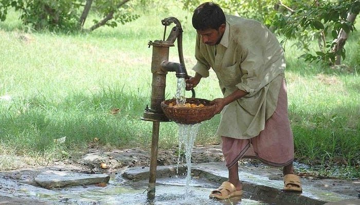 لاہور میں زیر زمین پانی کی سطح میں تیزی سے کمی ہورہی ہے: ڈائریکٹر ایری گیشن ریسرچ