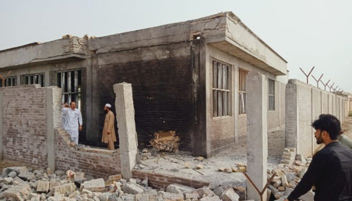 ٹانک میں نامعلوم افراد نے لڑکیوں کا اسکول دھماکے سے اڑا دیا