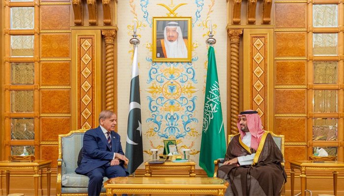 وزیراعظم کا سعودی ولی عہد سے ملاقات پر اظہار مسرت، دوطرفہ تعلقات مزید مضبوط بنانےکے عزم کا اعادہ