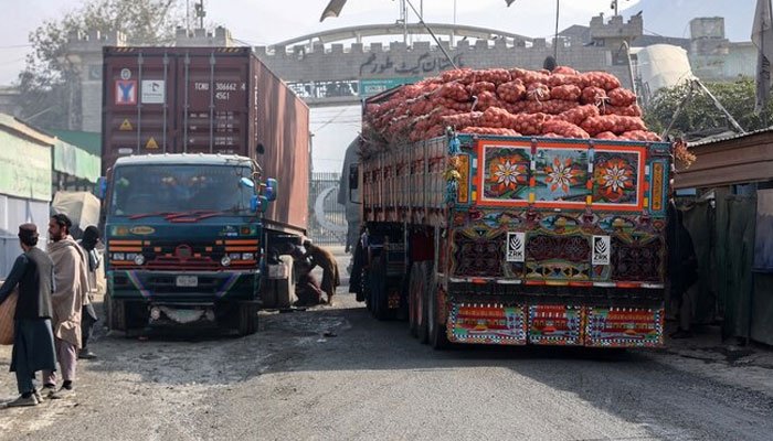 پاکستان سے تنازع پر افغان تاجر پریشان، ٹرکوں پر لدے سبزیاں اور پھل خراب ہونے لگے