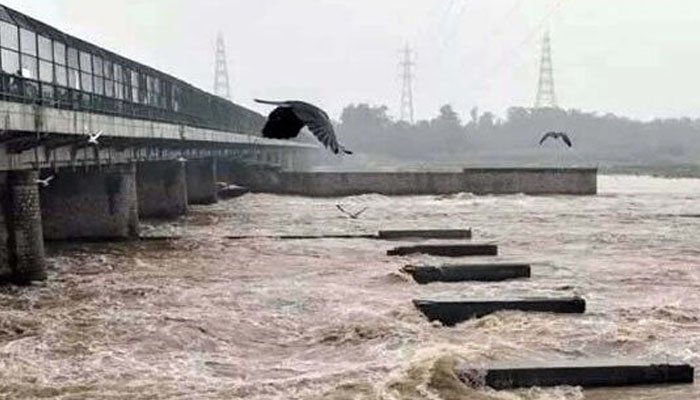 پنجاب: دریاؤں میں پانی کا بہاؤ نارمل ہوگیا، متاثرہ علاقوں میں بھی سیلابی پانی اترنے گا