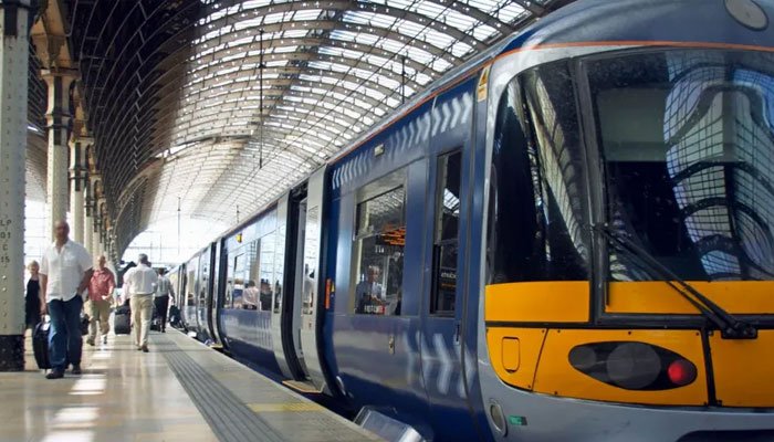 انگلینڈ میں آئندہ برس ریل کے کرائے منجمند کرنے کا اعلان