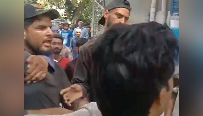 لاہور میں تجاوزات کیخلاف آپریشن، ہوٹل ملازمین کا پیرافورس پر حملہ، اہلکاروں پر تشدد