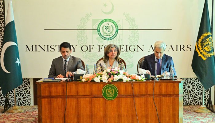 وزارت خارجہ میں غیر ملکی سفیروں کو پاک افغان صورتحال پر بریفنگ، پاکستان نے قومی سلامتی کے تحفظ کا عزم دہرایا