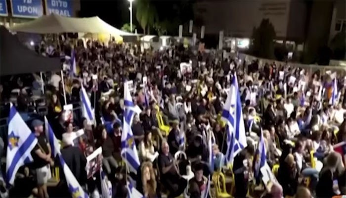 اسرائیلی قیدیوں کی رہائی سے متعلق معاہدے میں تاخیر پر عوام پھٹ پڑے، حکومت مخالف احتجاج