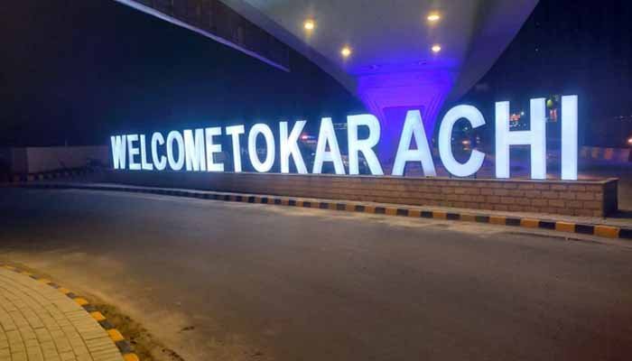 کراچی کی مرکزی شاہراہوں اور فٹ پاتھوں کی دھلائی مہم کا آغاز ہوگیا