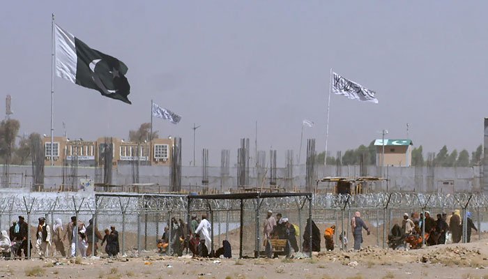 پاکستان اور افغانستان فوجی تصادم کی نئی لہر کی طرف بڑھ رہے ہیں، امریکی میڈیا