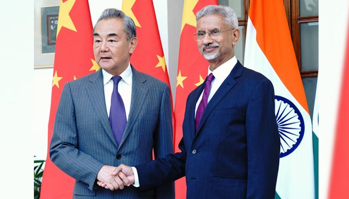 'چین اور بھارت ایک دوسرے کو شراکت دار سمجھیں، دشمن یا خطرہ نہیں': چینی وزیر خارجہ