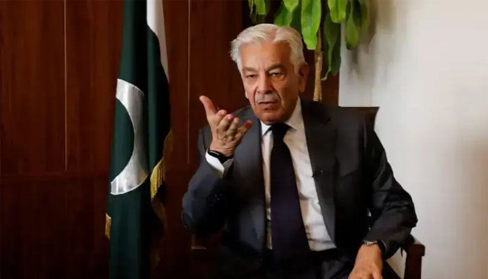 چوروں کی طرح داخل ہونے والے پناہ گزین نہیں دہشت گرد ہیں، خواجہ آصف کا افغان وفد کے بیان پر رد عمل