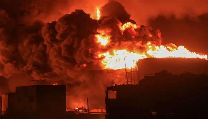 اسرائیل کے الحدیدہ بندرگاہ پر فضائی حملے، حوثیوں نے جواب میں بیلسٹک میزائل داغ دیا