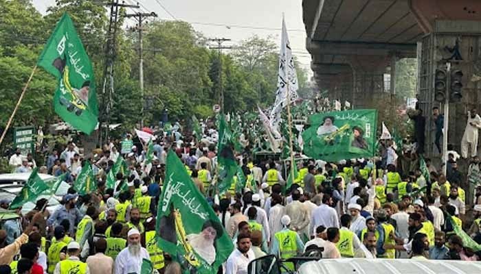 ٹی ایل پی پر پابندی کا نوٹیفکیشن جاری، کالعدم جماعت قرار دیدیا گیا